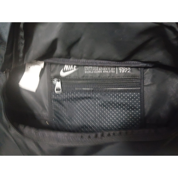 Nike Cresant Cross Body Messenger Sling Bag Black Nylon NWOT - Picture 4 of 9